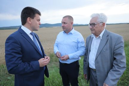 Михаил Котюков посетил объекты агропромышленного комплекса и здравоохранения юга края